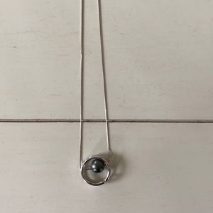 WHITE GOLD BLACK PEARL NECKLACE WITH DIAMOND